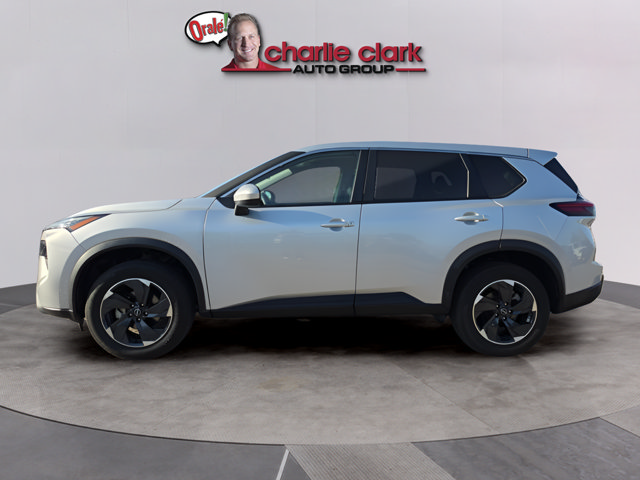 Certified 2025 Nissan Rogue SV FWD image 3