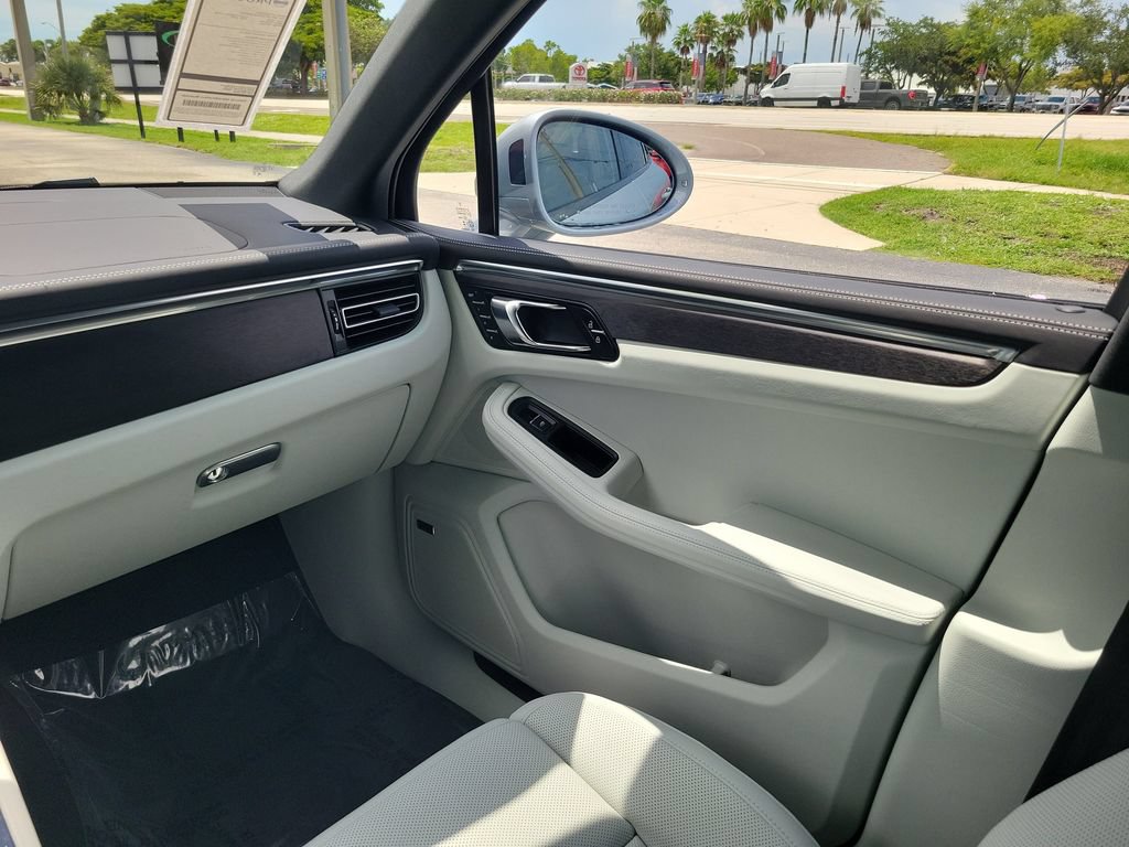 Used 2025 Porsche Macan GTS AWD/4WD image 14