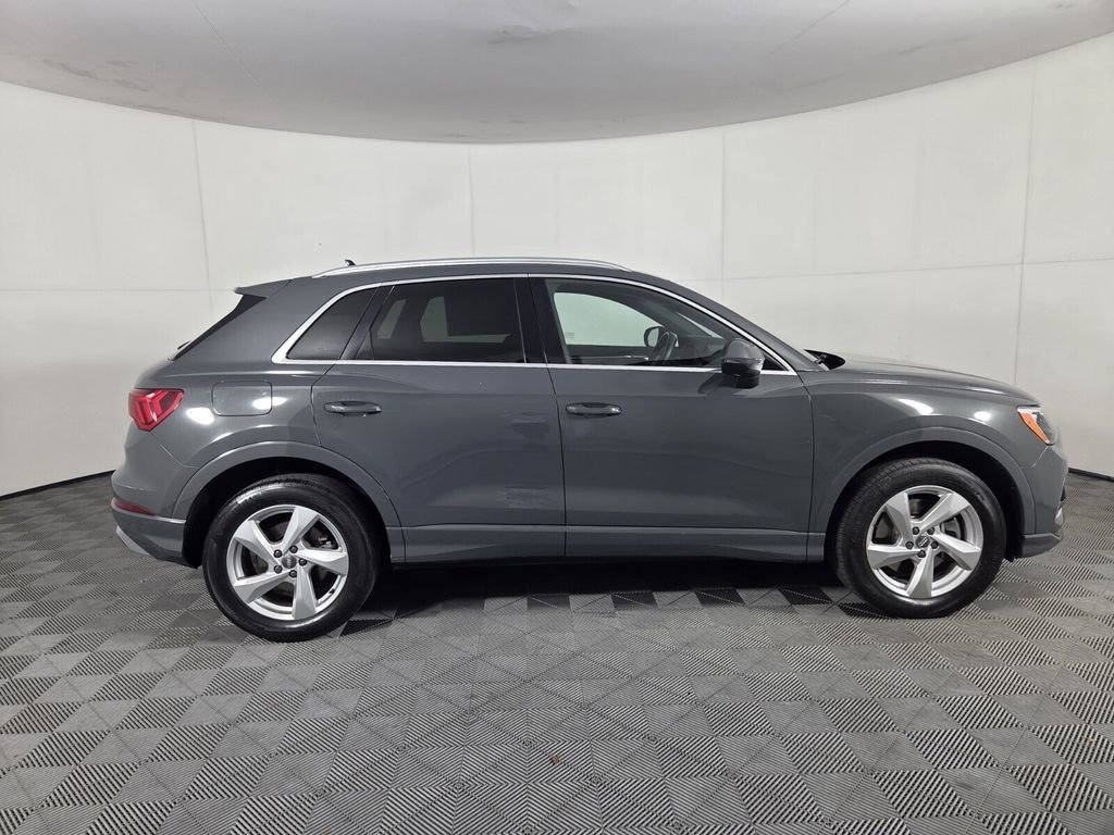 Used 2019 Audi Q3 2.0T Premium w/ Convenience Package AWD/4WD image 4