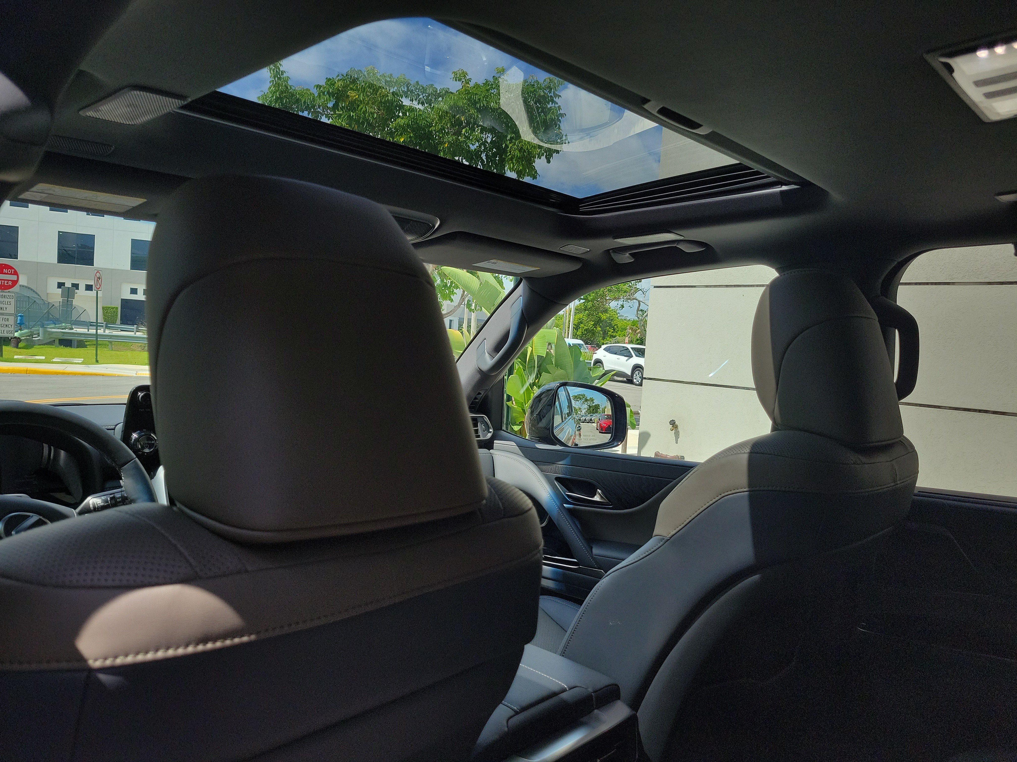 Used 2025 Lexus LX 700h Overtrail AWD/4WD image 15