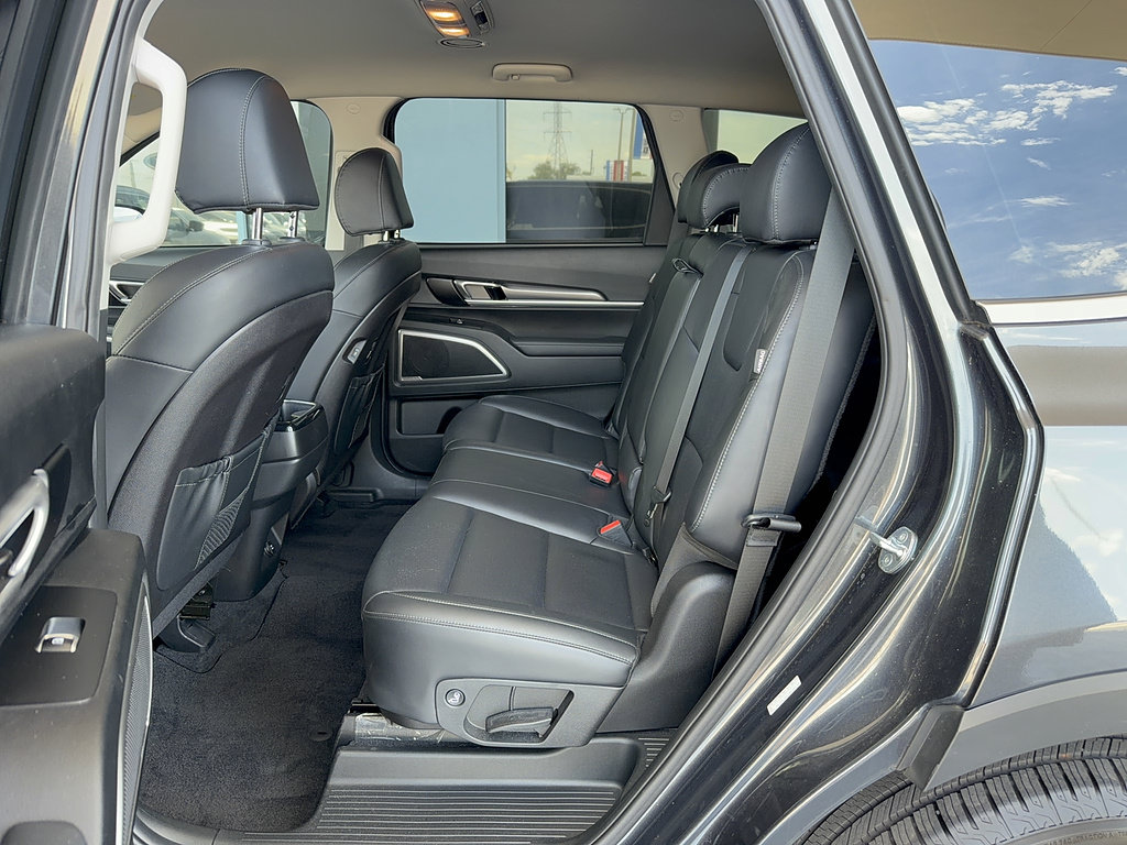 Used 2023 Kia Telluride LX FWD image 12