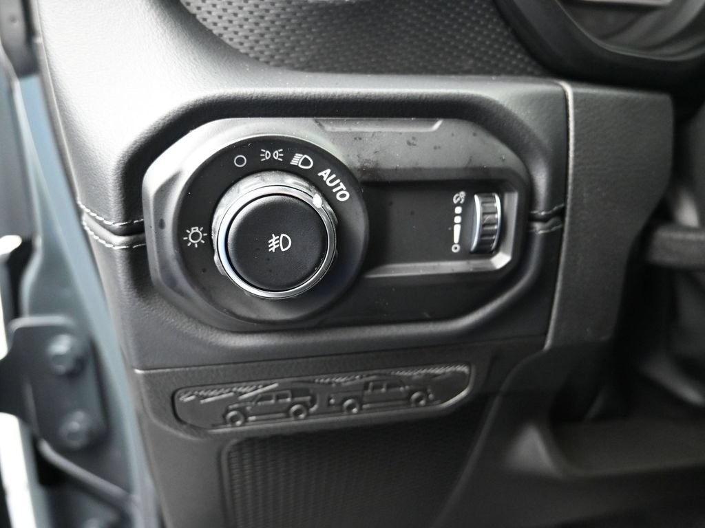 New 2026 Jeep Wrangler Unlimited Rubicon w/ Technology Group AWD/4WD image 12