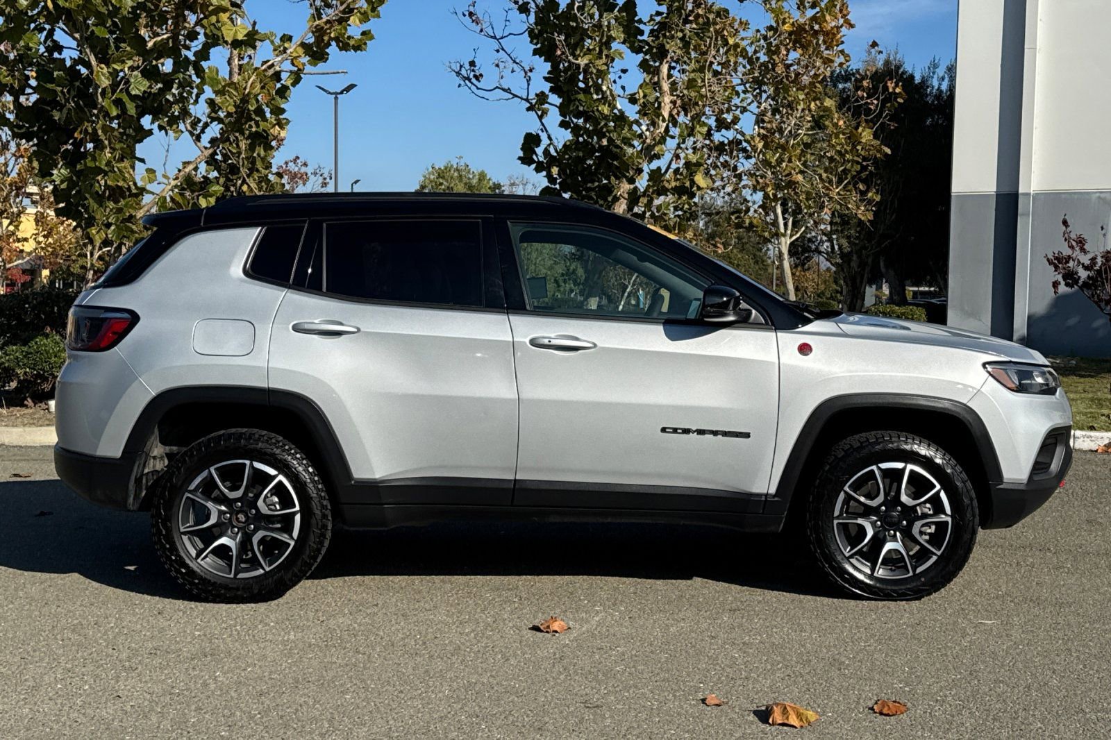 Used 2024 Jeep Compass Trailhawk image 3