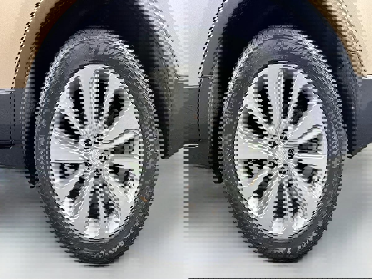 Used 2018 Buick Encore Preferred image 32