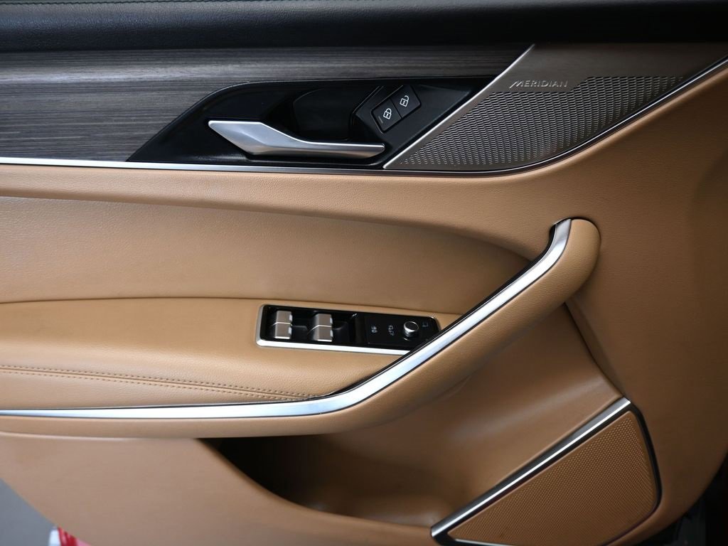 Used 2023 Jaguar F-PACE S image 10