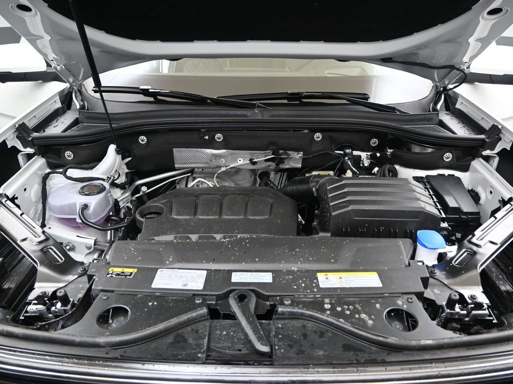 Used 2025 Volkswagen Atlas Cross Sport SEL Premium R-Line image 9