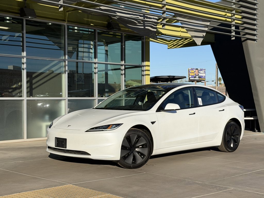 Used 2025 Tesla Model 3 image 1