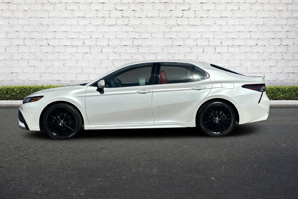 Used 2022 Toyota Camry XSE FWD image 7