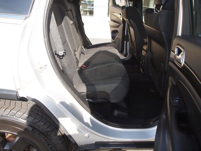 Used 2011 Jeep Grand Cherokee Laredo AWD/4WD image 7