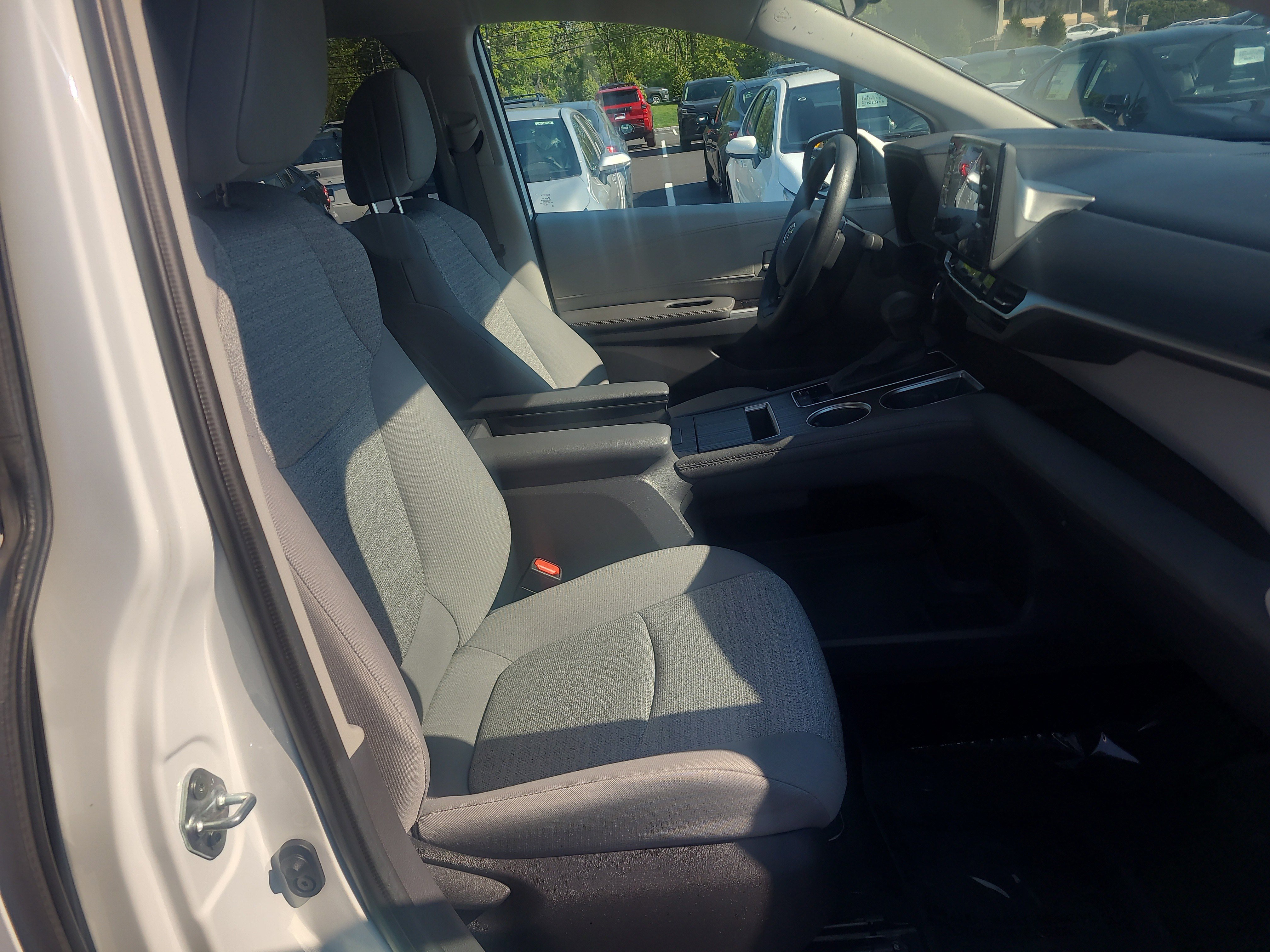 Certified 2023 Toyota Sienna LE AWD/4WD image 17