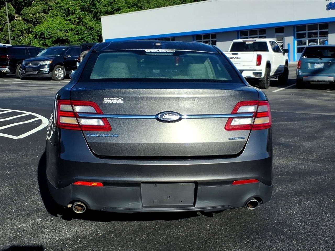 Used 2016 Ford Taurus SE FWD image 4