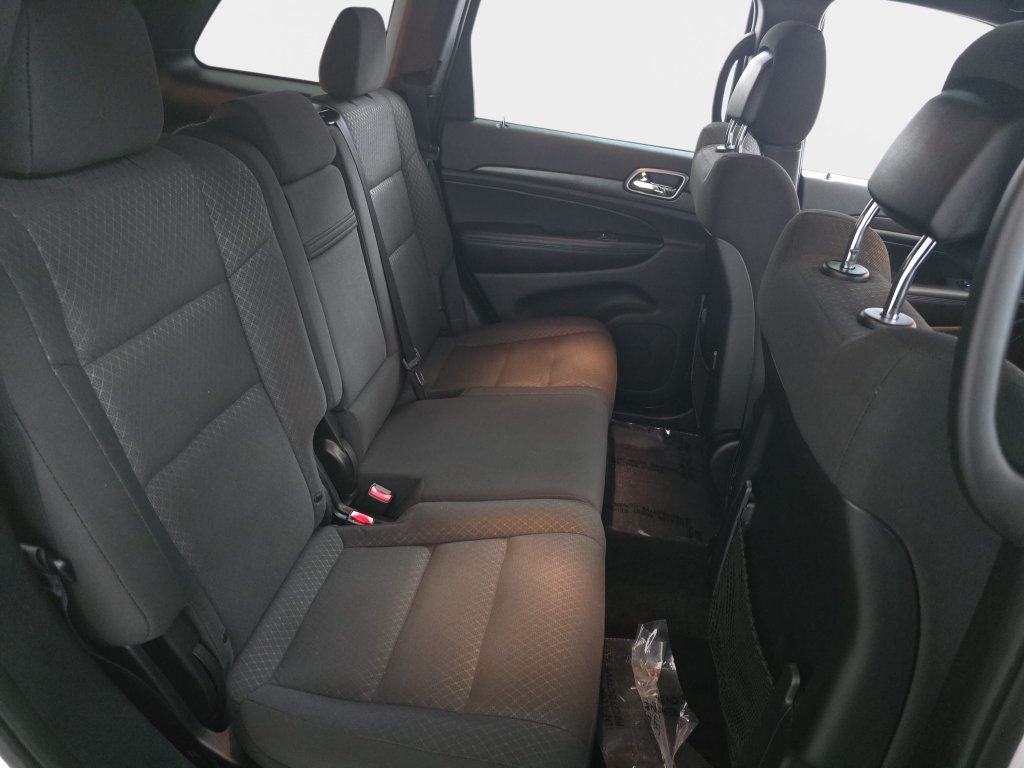 Used 2018 Jeep Grand Cherokee Laredo AWD/4WD image 13