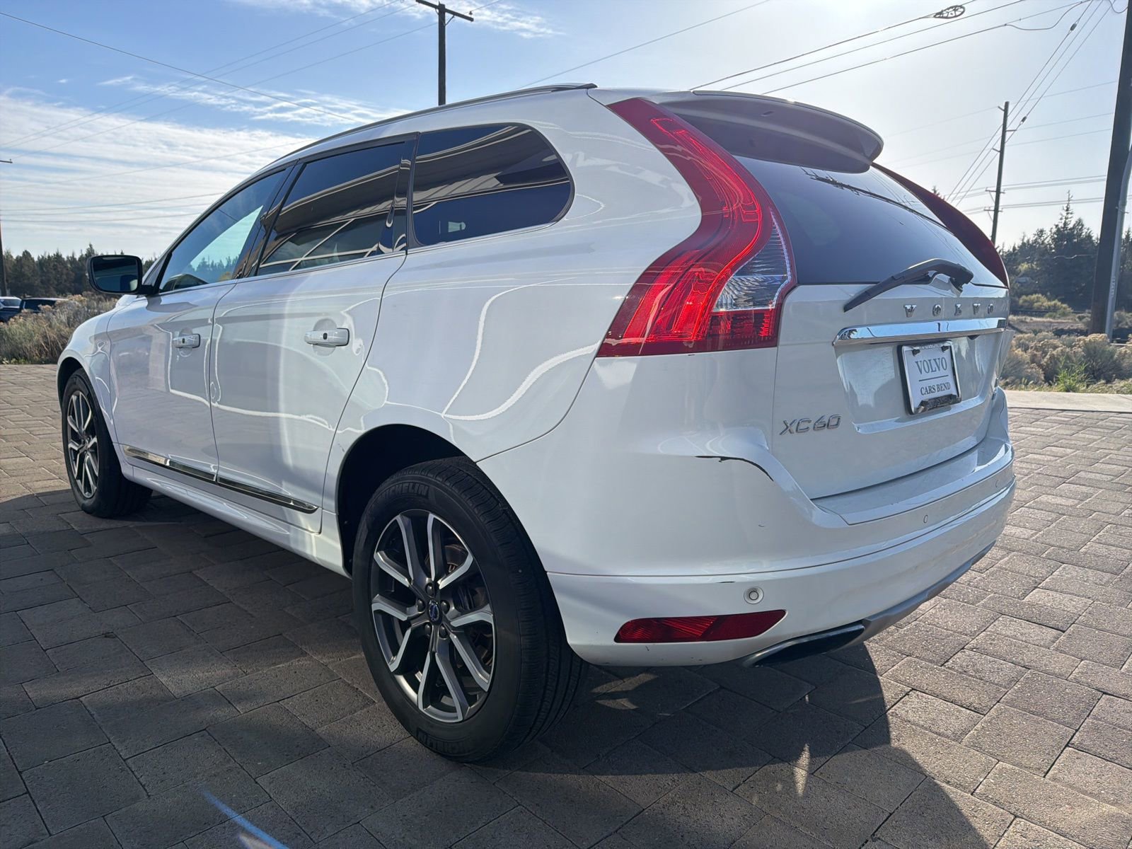 Used 2016 Volvo XC60 T6 w/ Proximity Package AWD/4WD image 5