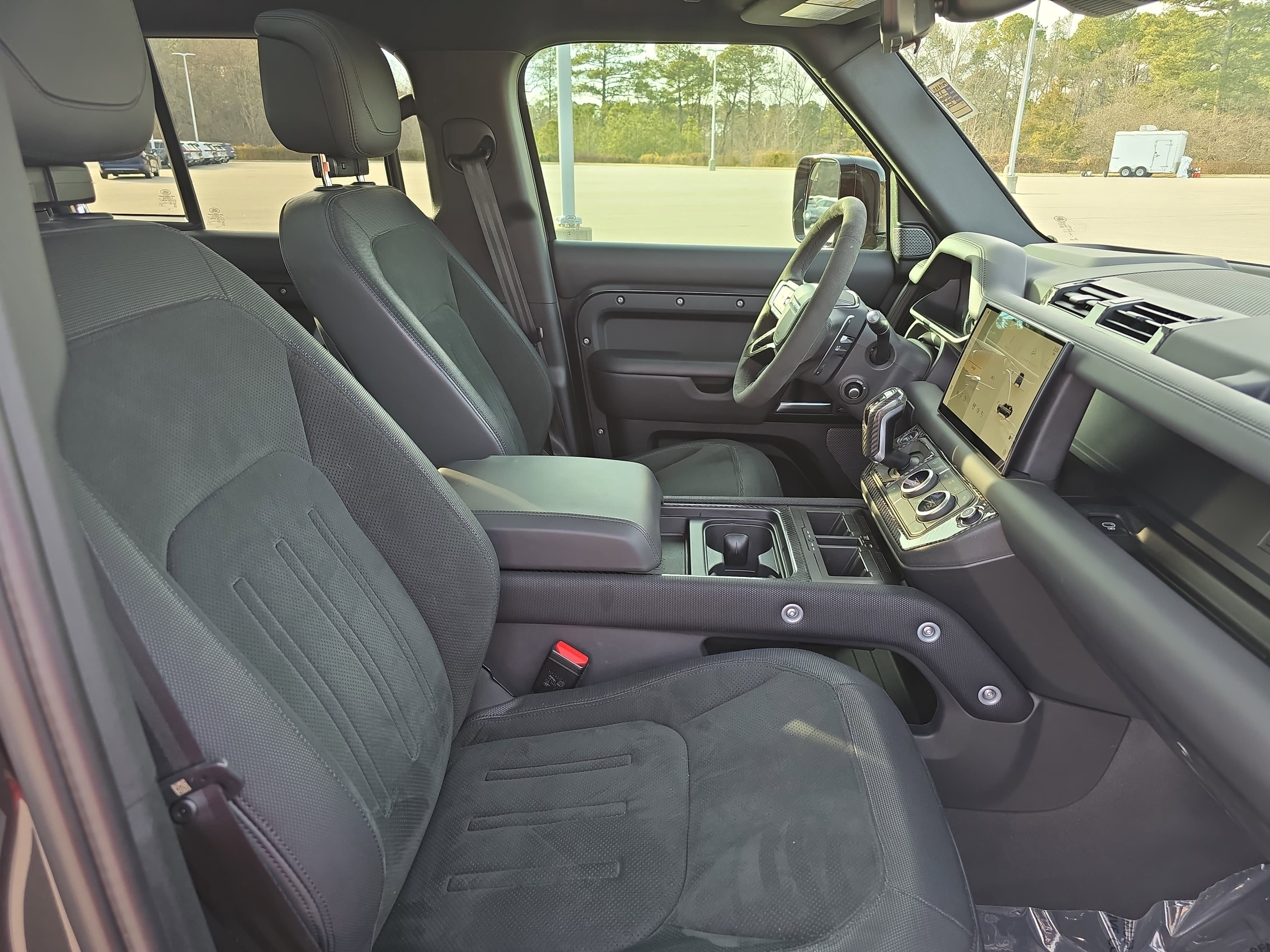 Used 2023 Land Rover Defender 110 V8 image 10