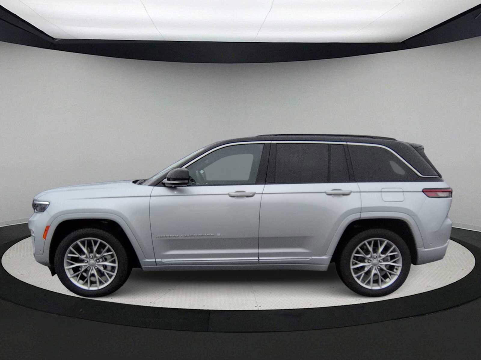 Used 2024 Jeep Grand Cherokee Summit w/ Adv Protech Group IV image 5