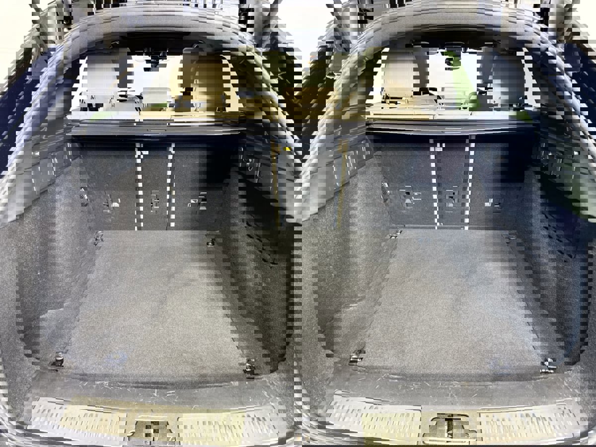 Used 2019 Land Rover Range Rover Velar S image 32