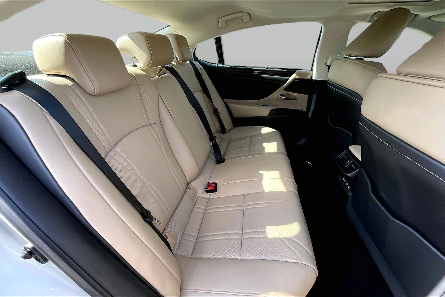 Used 2021 Lexus ES 300h Ultra Luxury w/ Accessory Package 2 FWD image 20