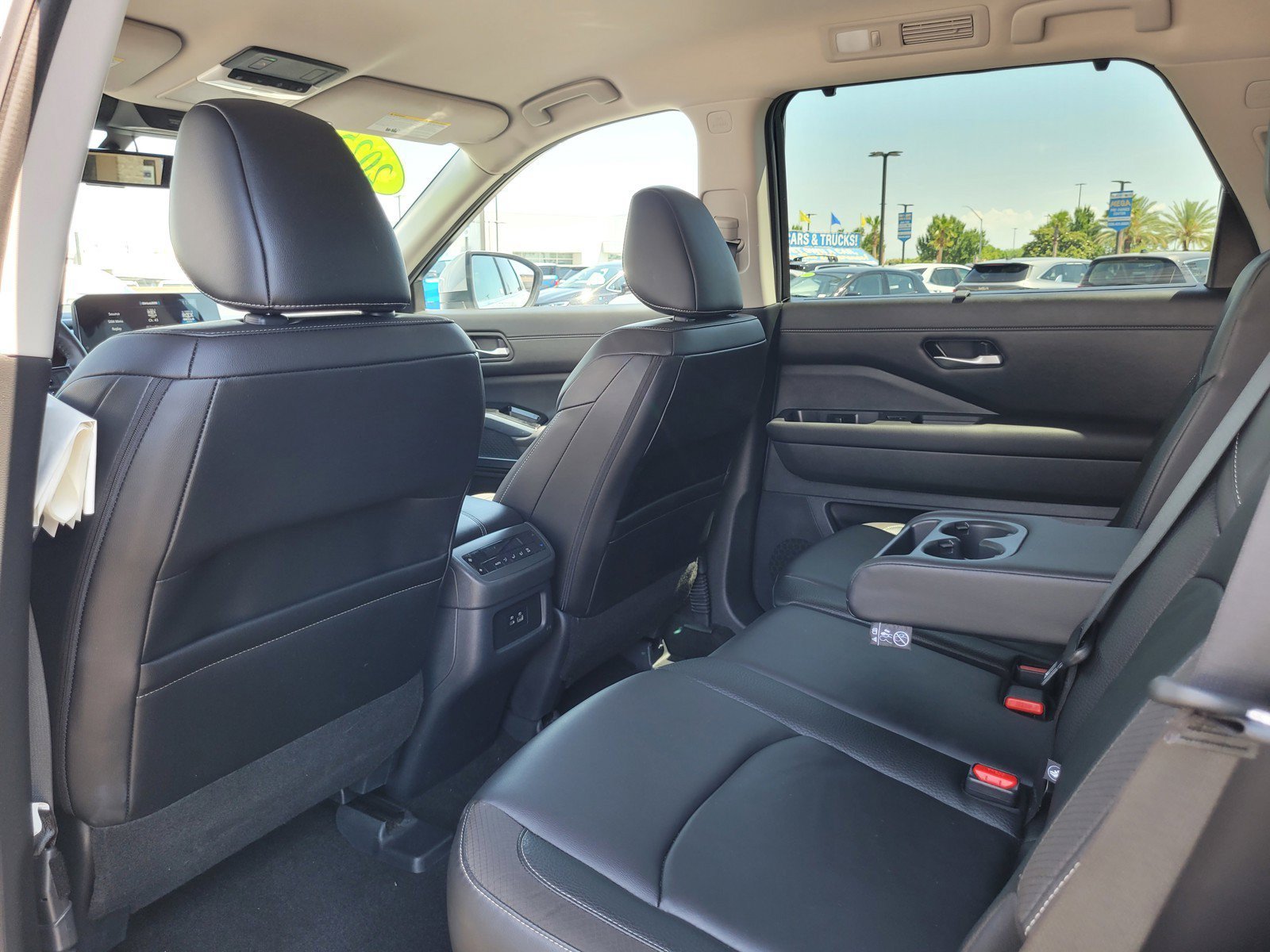 Used 2025 Nissan Pathfinder SL AWD/4WD image 15