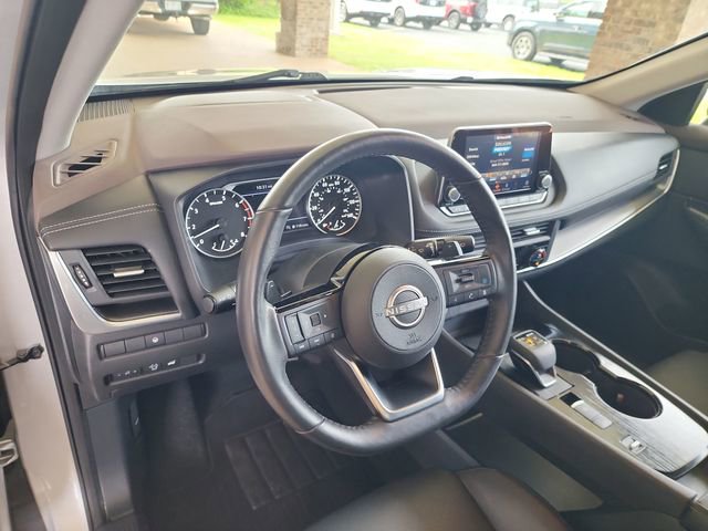 Used 2023 Nissan Rogue SV w/ SV Premium B Package image 10