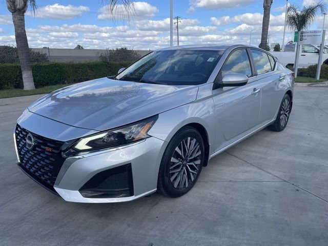 Used 2023 Nissan Altima 2.5 SV w/ SV Premium Package image 4