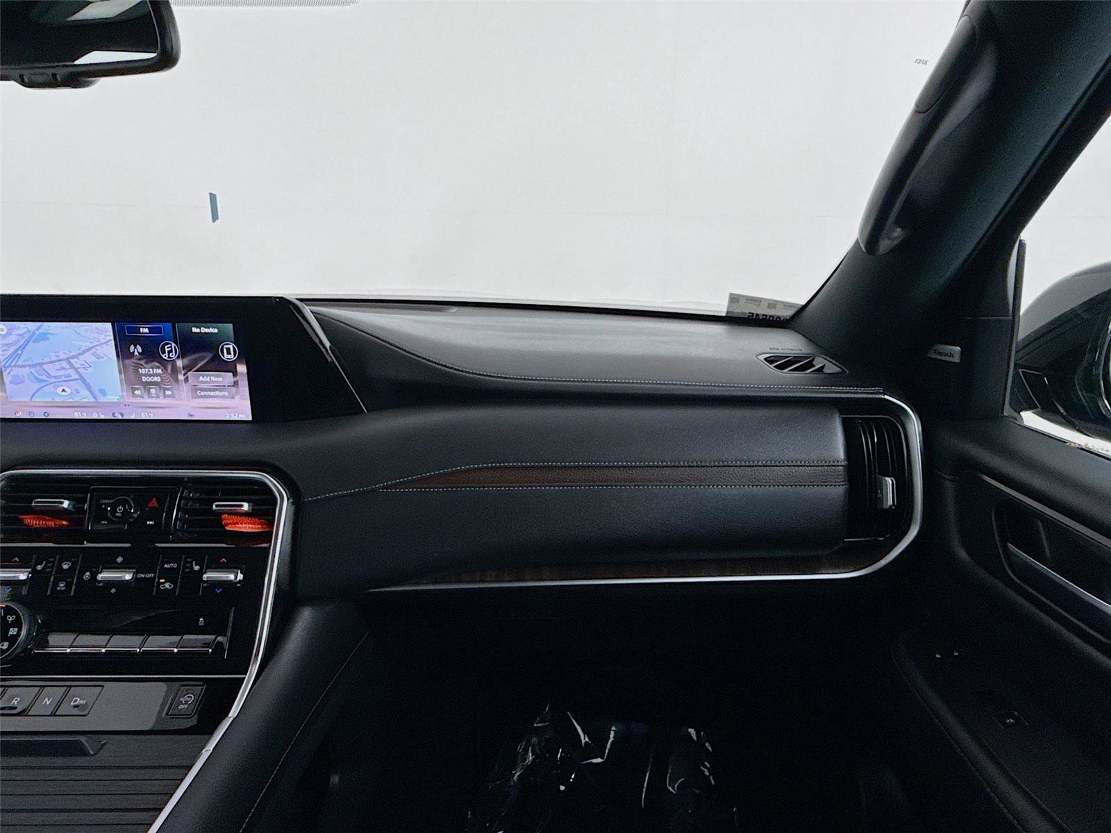 Used 2025 Nissan Armada SL w/ Captain's Chari Seat Package image 27