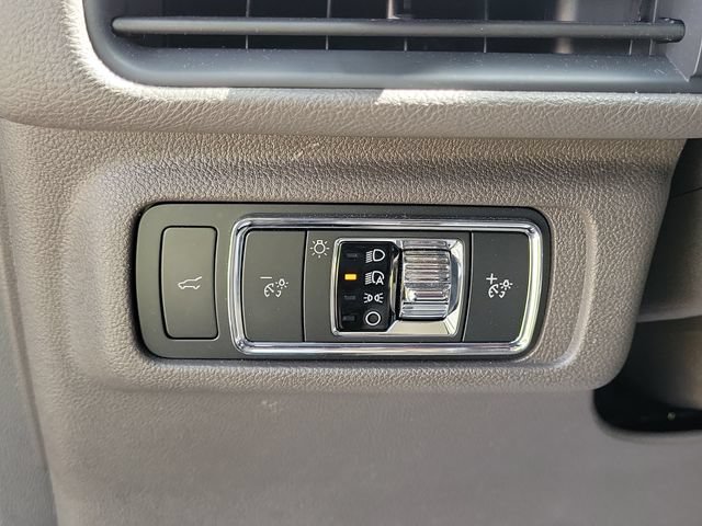 Certified 2022 Lincoln Corsair FWD w/ Equipment Group 101A image 11