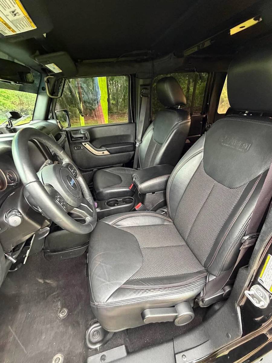 Used 2017 Jeep Wrangler Unlimited Sahara AWD/4WD image 4