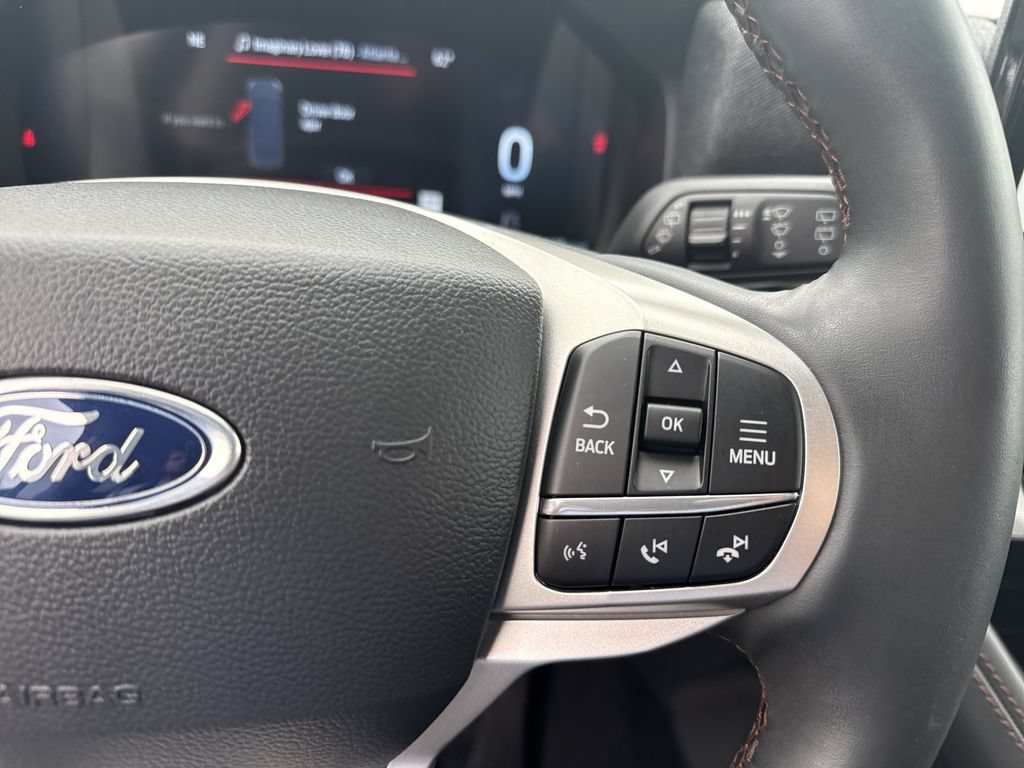 Used 2025 Ford Explorer Active AWD/4WD image 26