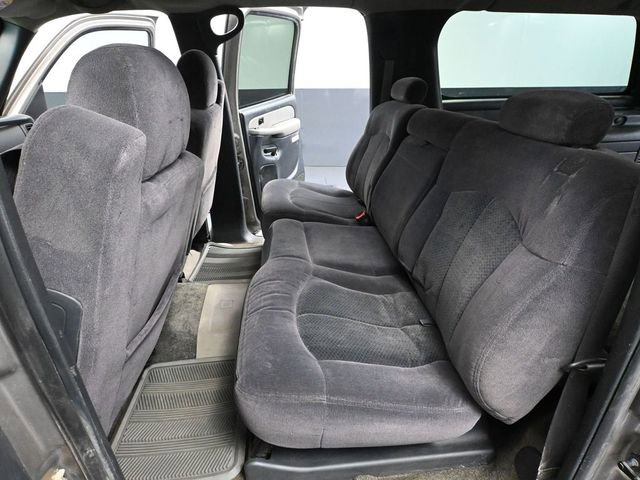 Used 2002 Chevrolet Suburban LS image 32