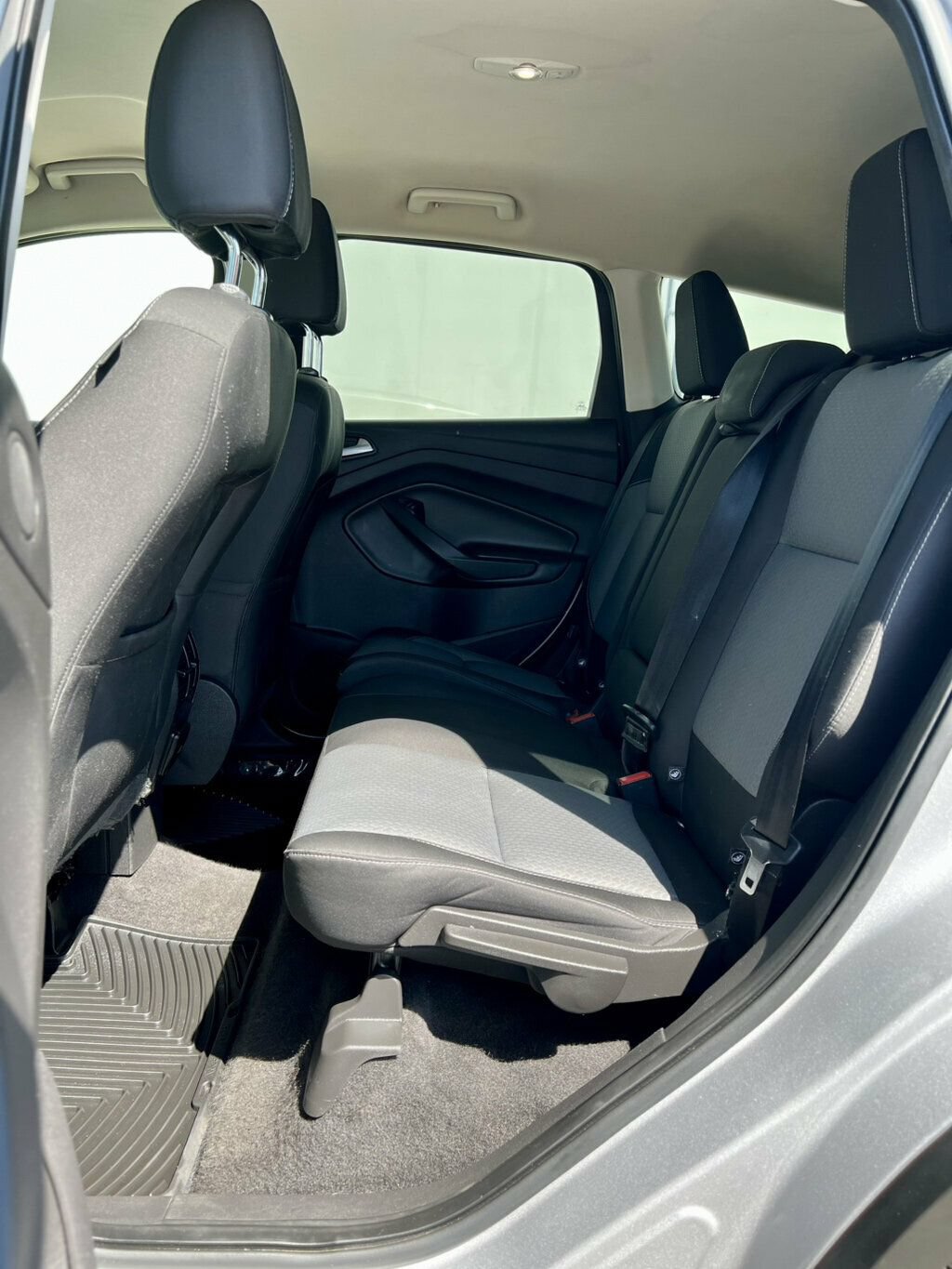 Used 2017 Ford Escape SE w/ Equipment Group 201A FWD image 17