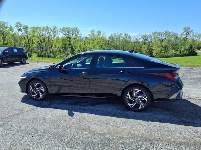 Used 2025 Hyundai Elantra SEL FWD image 27
