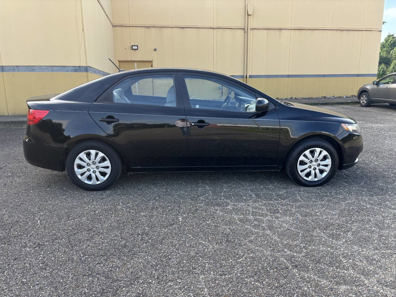 Used 2010 Kia Forte LX image 4