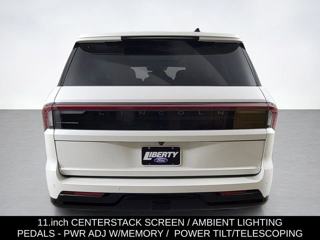Used 2025 Lincoln Navigator Reserve image 4