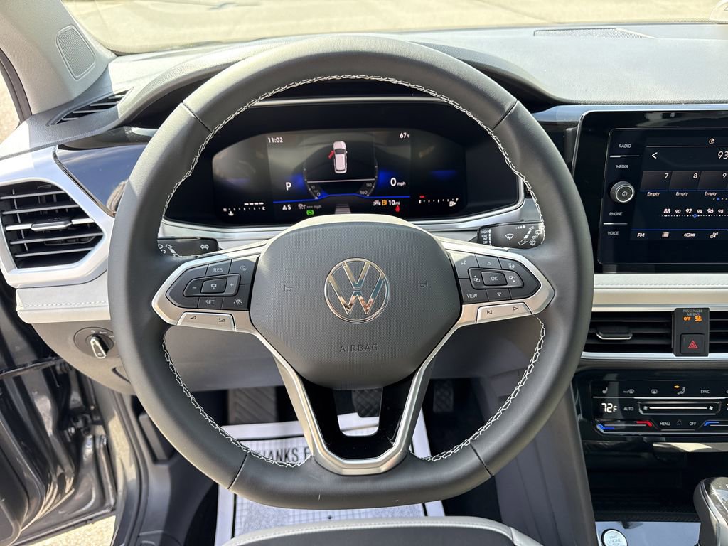 New 2025 Volkswagen Taos SE image 25
