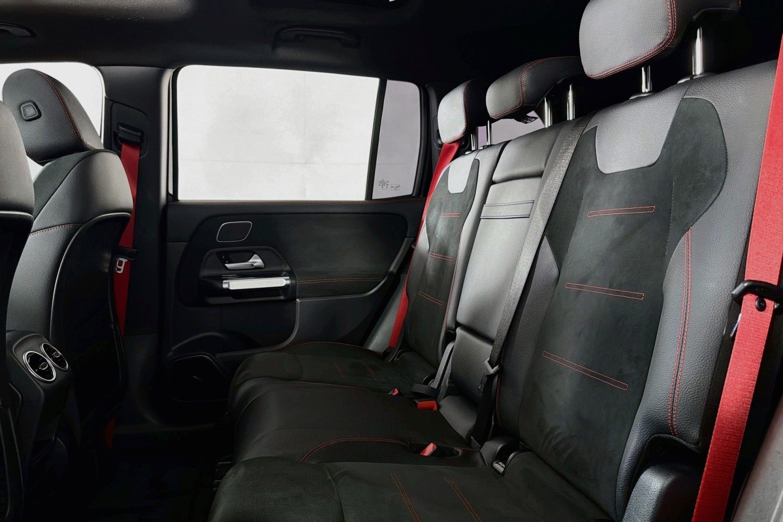 Certified 2023 Mercedes-Benz GLB 35 AMG 4MATIC image 9