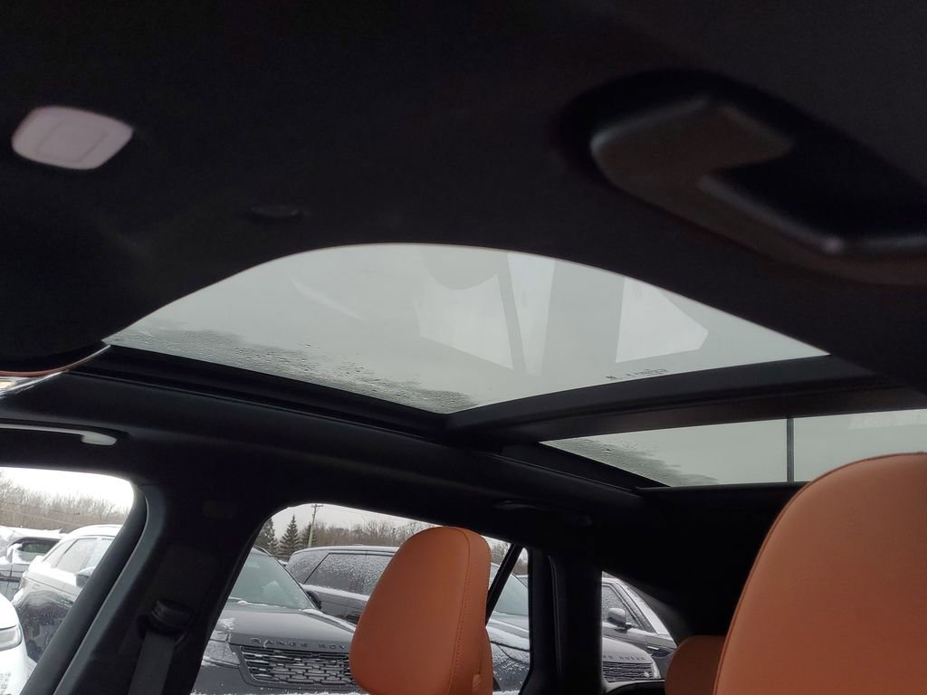 Used 2025 Mercedes-Benz GLC 350e image 10