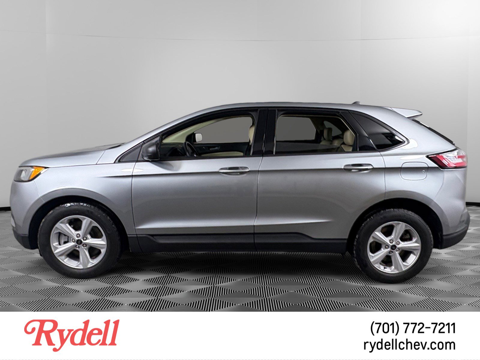 Used 2024 Ford Edge SE image 2