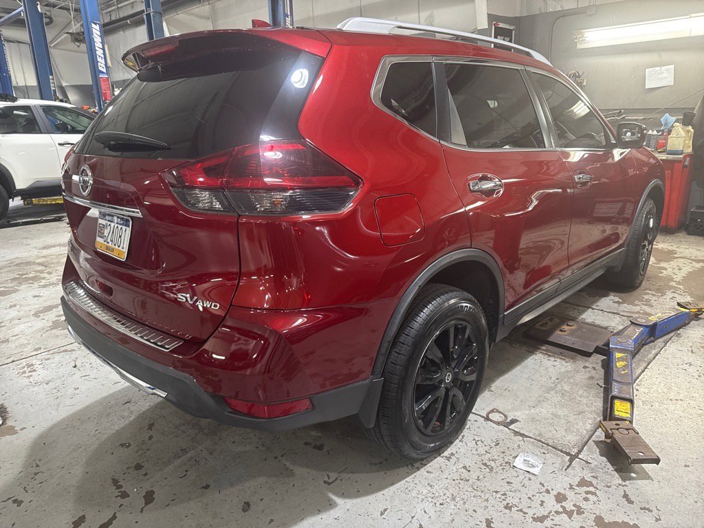 Used 2018 Nissan Rogue SV w/ Premium Package image 3