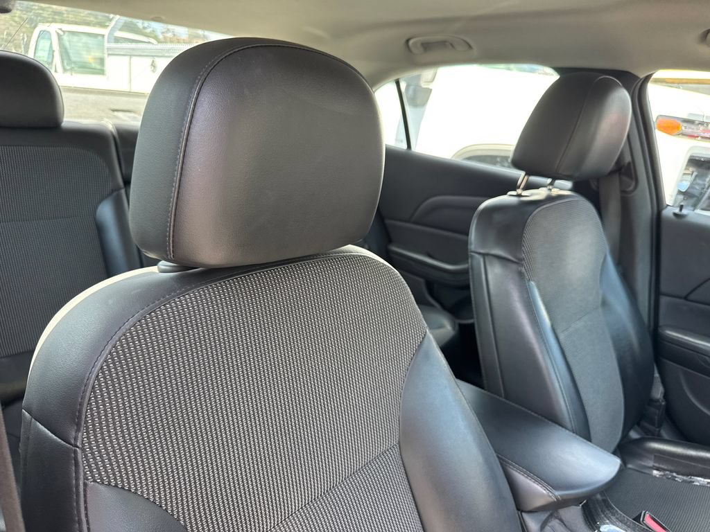 Used 2015 Chevrolet Malibu LT FWD image 12