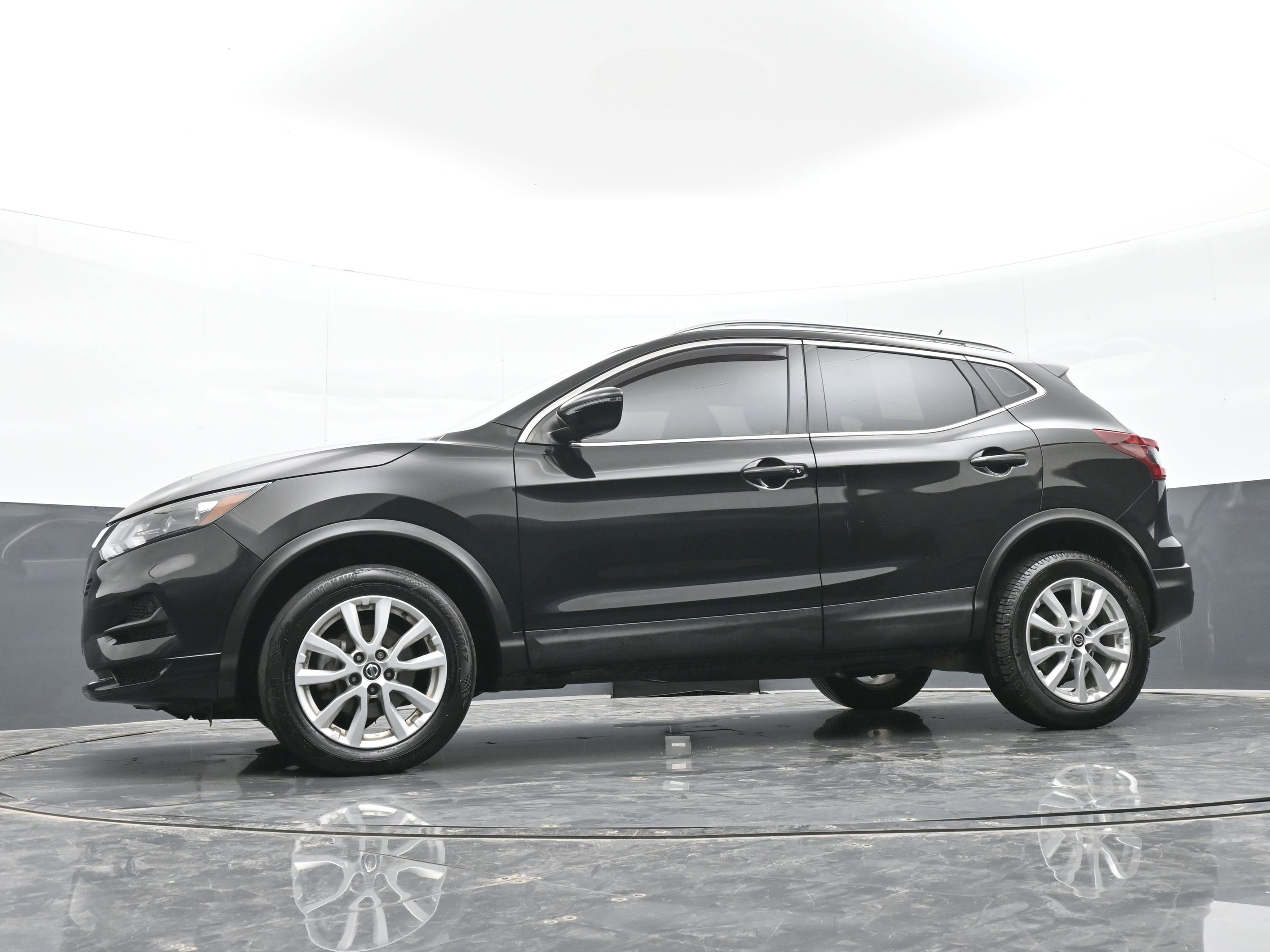 Used 2020 Nissan Rogue Sport SV image 40