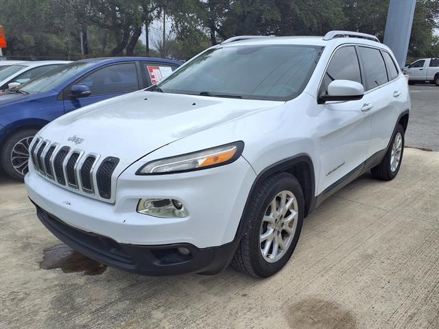 Used 2016 Jeep Cherokee Latitude FWD image 2