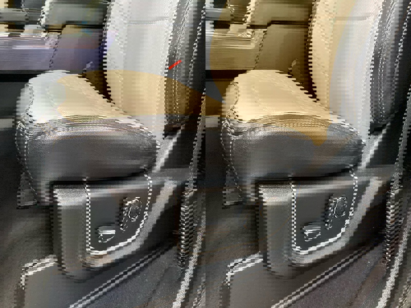 Used 2020 Ford F350 Limited w/ FX4 Off-Road Package image 19