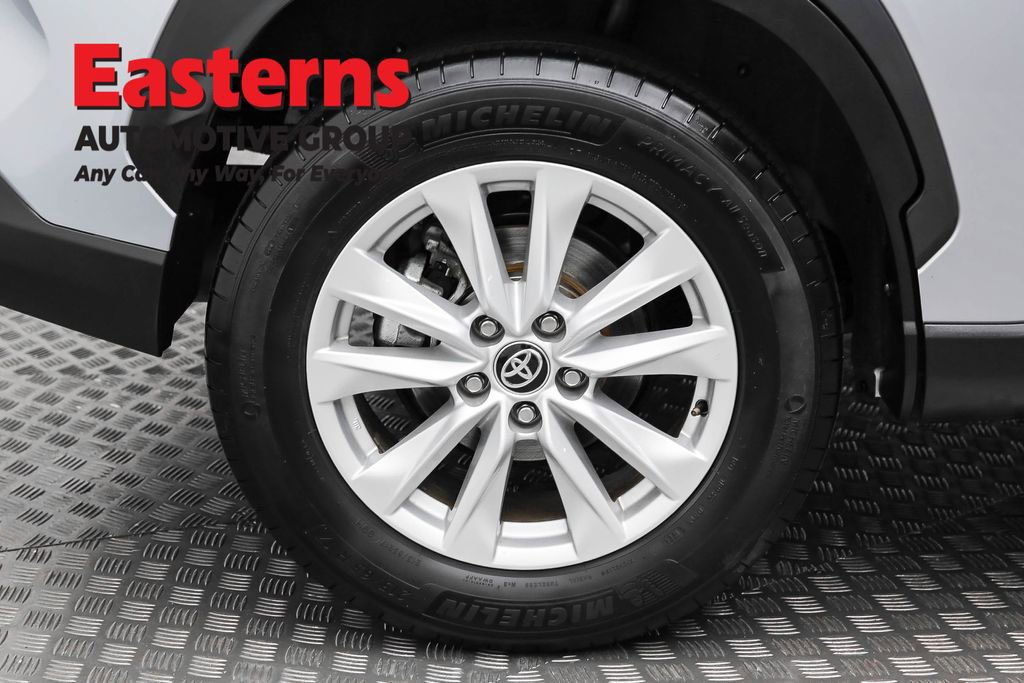 Used 2024 Toyota Corolla Cross LE image 27