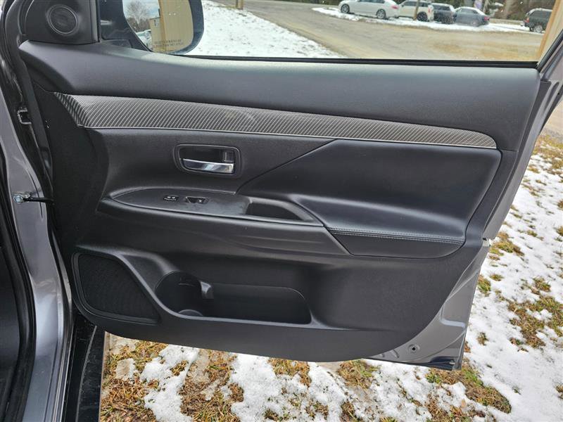 Used 2019 Mitsubishi Outlander SE image 23