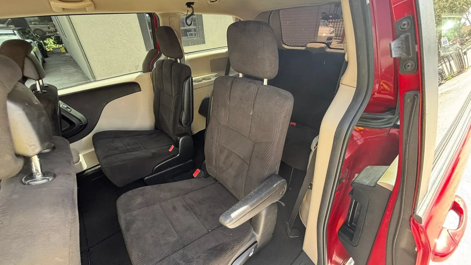 Used 2013 Dodge Grand Caravan SXT FWD image 10