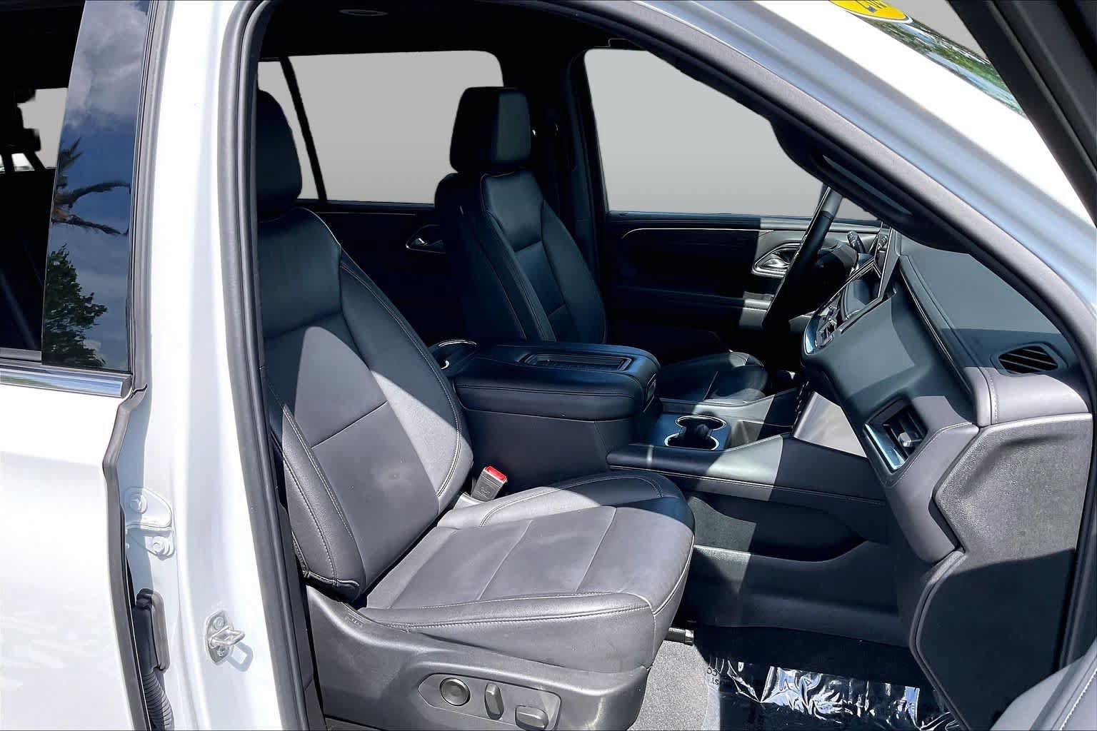 Certified 2024 Chevrolet Suburban LT RWD image 8