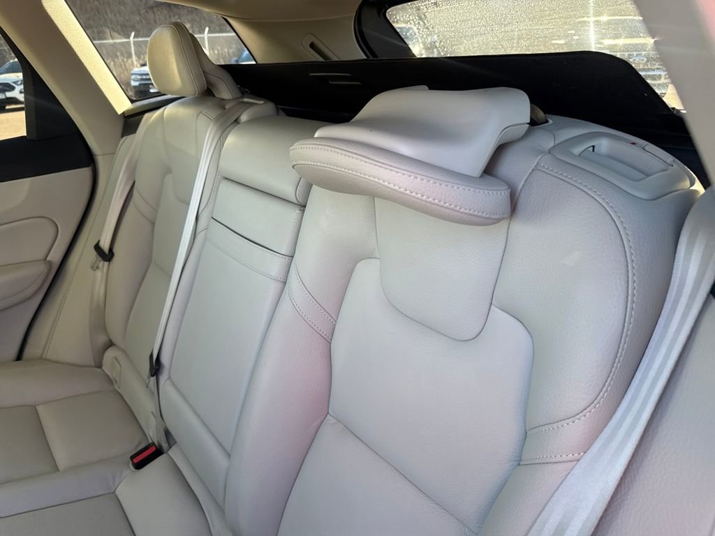Used 2019 Volvo XC60 T5 Inscription image 18