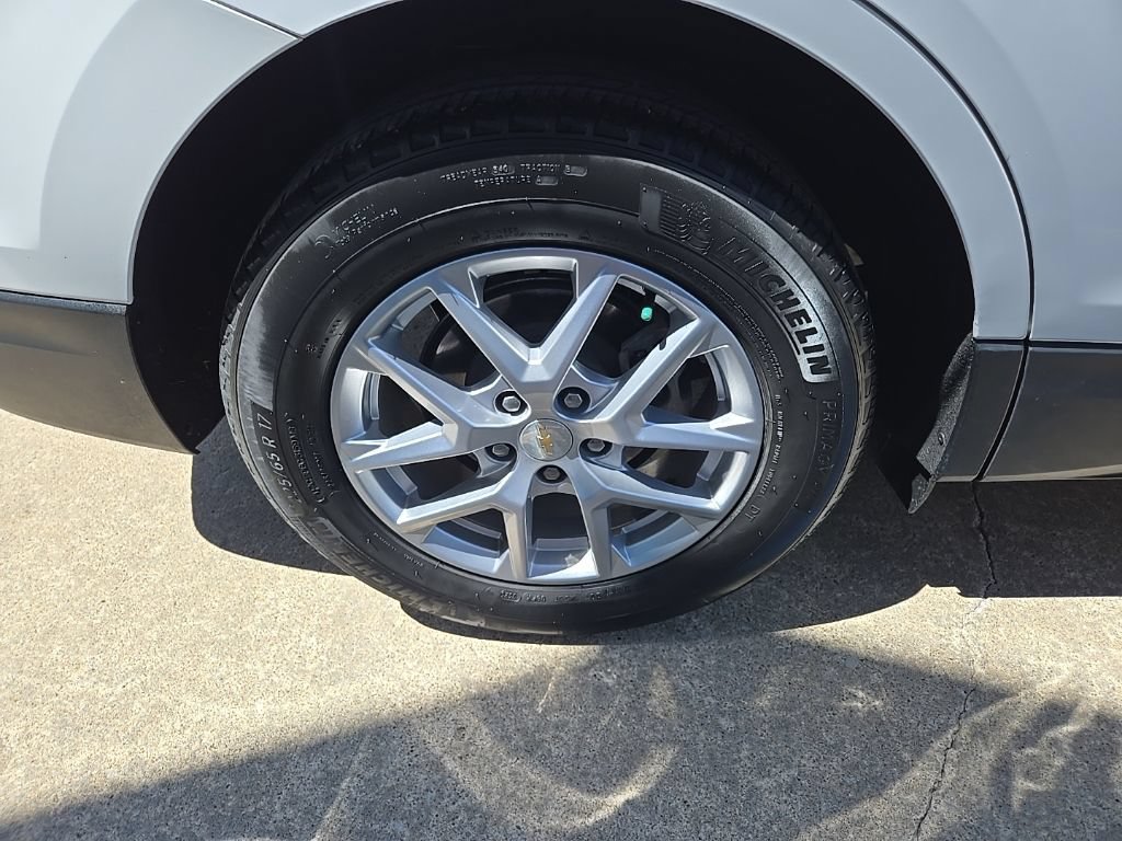 Used 2023 Chevrolet Equinox LS FWD image 24