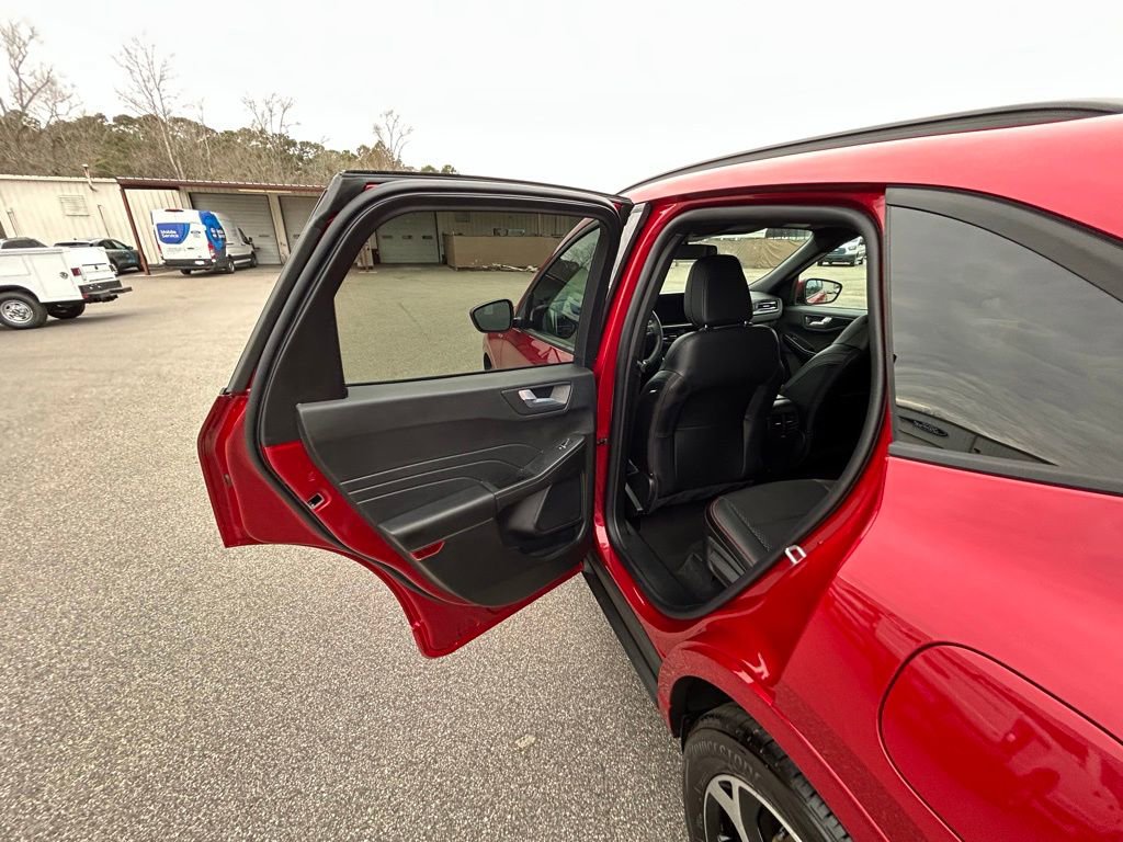 Used 2025 Ford Escape ST-Line Elite image 16