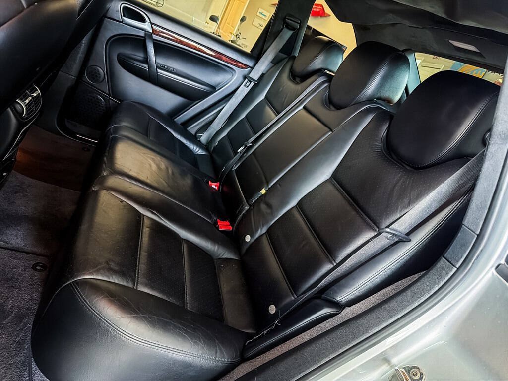 Used 2006 Porsche Cayenne Turbo AWD/4WD image 22